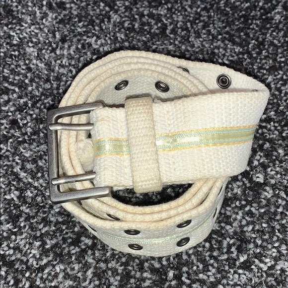 Women’s Large Belts - Picture 4 of 5